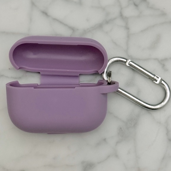 AirPods Case with Carabiner - Picture 1 of 3